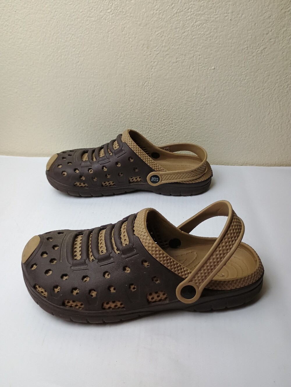Men's 43/ 10M/W-11M Brown and Tan Comfort Ventilated Garden Clogs